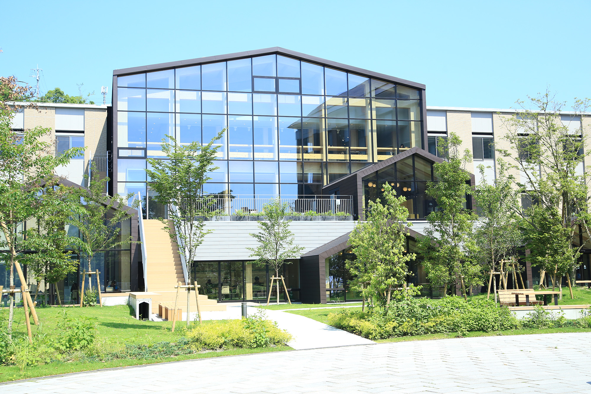 全国初のサステイナビリティ観光学部で立命館アジア太平洋大学（APU）が目指すもの。大分県産材を使った木造校舎「グリーンコモンズ」（第1回